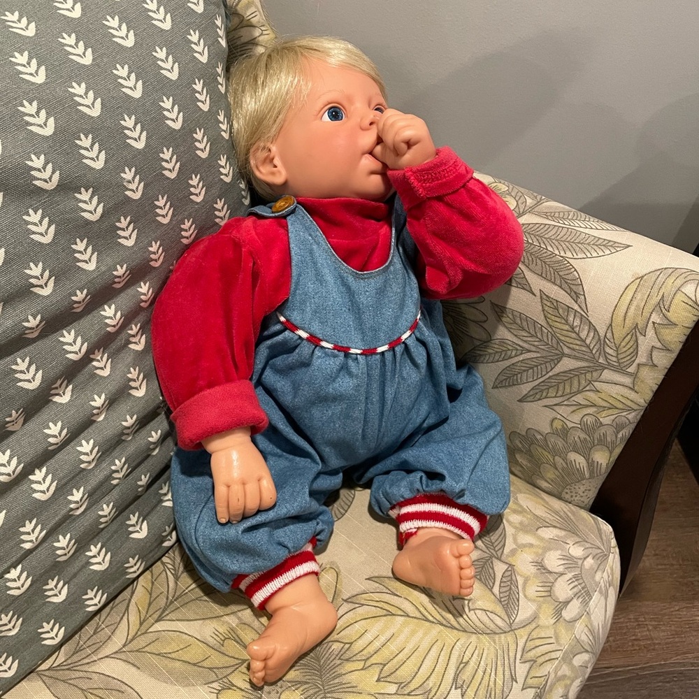 Cuddle me very good baby Lee Middleton Dolls